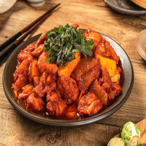 [우정춘천닭갈비 500g] 2인분 양념 닭갈비 국내산 닭고기 간편식 캠핑요리